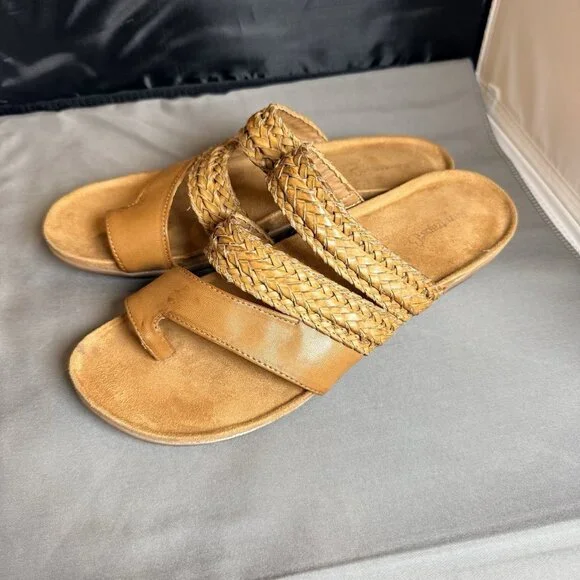 Baretraps Jonelle Woven Size 9.5 Tan Brown Toe Loop Women's Sandals  Flip-Flop - Picture 3 of 6